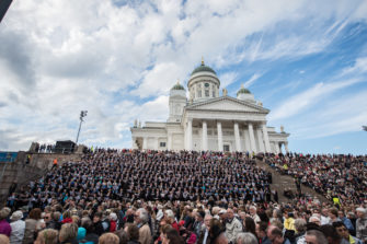Juhlajumalanpalvelus helatorstaina Senaatintorilla