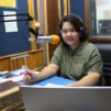 Penprapha Tangsirisatian radiostudiossa Bangkokissa.