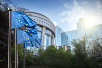 Parlamentin luottamuksellinen raportti esittää kristillisille ryhmille vahvempaa asemaa EU:ssa