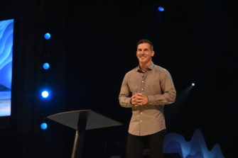 GLS:n uusi keulakuva ja isäntä on pastori Craig Groeschel