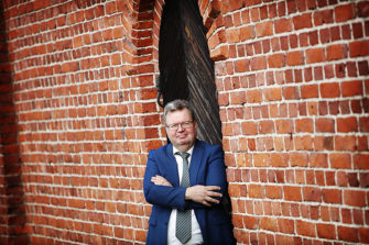 ”Emme ole yksi puu vaan metsikkö, jossa on paljon erilaisia vaikutteita ja vaikuttajia.”