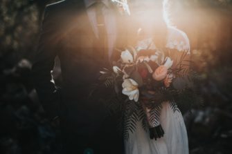 Avioliittokäsityksen laajennus, vihkioikeudesta luopuminen vai klassinen avioliittokanta?
