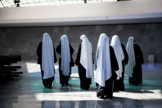 Uskonnollinen elämä kiehtoo nuoria amerikkalaisnaisia  – nunnien määrä kääntymässä kasvuun?