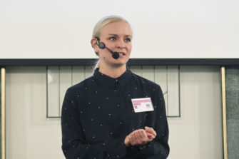 Eleonoora Hintsa johtajuusseminaarissa: Pysyvä elämäntapamuutos onnistuu pienten askelten kautta