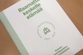 Uusi identiteettiasiakirja linjaa, mitä Suomen Raamattuopisto opettaa: ”Sitoudumme ristin teologiaan”