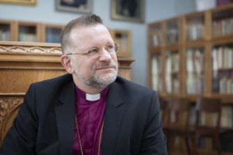 Piispat puolustavat tieteen ja uskonnon vuoropuhelua