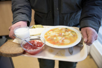 Kotimaanavulta 52 000 euroa seurakunnille vähävaraisten jouluruokailuun