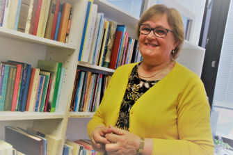 Teologi, kirjailija Anna-Liisa Valtavaara: Rakkaus voi poistaa kaiken syyllisyyden