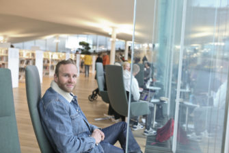 Mika Poutala haluaa katsoa ihmisiä Jumalan silmin