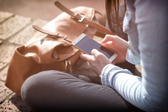Uusi testamentti kääntyy mobiiliksi