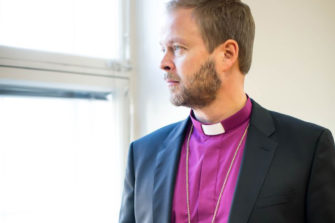 Helsingin piispa Teemu Laajasalo.