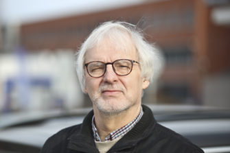 Blogisti Leevi Launonen: ”Ihmettelen, miten lääketieteellistä koulutusta vailla olevat seurakuntalaiset tietävät antaa ohjeita THL:n professoreille”