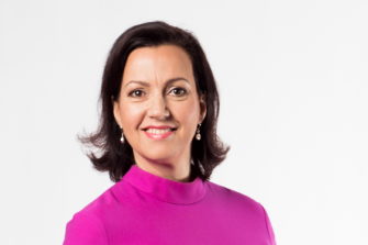 Rakentavasti rahasta rakkaussuhteessa: Puhu avoimesti, sijoita elämyksiin