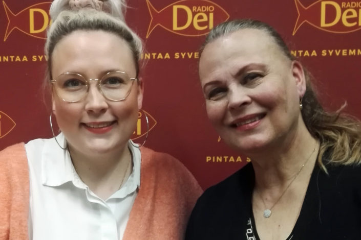 Jippu ja Anne Pohtamo-Hietanen pohtivat naiseuttaan Radio Dein Herätys!-aamulähetyksessä tänään tiistaina.