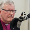 – Noudatamme niitä ohjeita, joita viranomaisilta saamme, ja elämme niiden mukaan, sanoo Mikkelin hiippakunnan piispa Seppo Häkkinen.