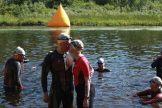 Mrvi ja Tomi Hillukka Levi Cross -perheleirin jälkeen lähdössä triathlonille.