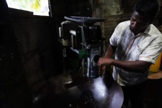 Srilankalaisia tippaleipiä: Kanmanirajah myy taas murukkuja – Podcast