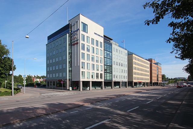 Radio Dein uusi osoite on Mannerheimintie 105. Toimitilat sijaitsevat lähellä Hakamäentien ja Mannerheimintien risteystä raitiovaunulinja 10:n varrella.