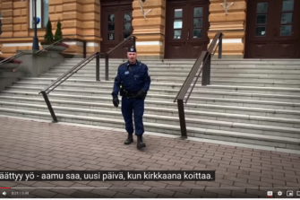 Oulun Poliisin nettivideolla yli miljoona katsojaa – laulavan poliisin Petrus Schroderuksen tulkinta kerää kehuja