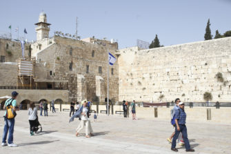 Jerusalemista löydetty 2000 vuotta vanha luolasto Itkumuurin vierestä