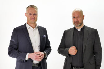 Kirkkoherran ja työelämäprofessorin yhteinen radio-ohjelma käynnistyy – mukana myös Sauli Niinistö