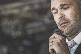 Petrus Schroderuksen äitienpäiväkonsertti Oulun tuomiokirkosta livestriimataan ilmaiseksi palvelukoteihin