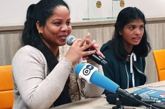 Asia Bibi kertoo uskon säilymisestä vankilassa – Myös Suomesta lähetettiin yli 1500 korttia Pakistaniin
