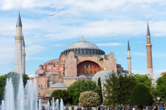 Hagia Sofia muutettiin museosta moskeijaksi