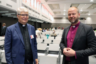 Piispa Teemu Laajasalo on eronnut Suomen Lähetysseuran hallituksesta, jotta varainkeruuluvan saaminen ei vaarantuisi