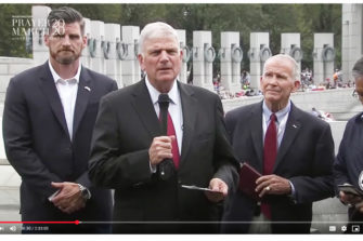 Kymmenet tuhannet kokoontuivat rukoilemaan Franklin Grahamin johdolla Washingtonissa
