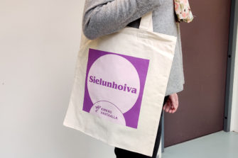 Seurakunnan lahjoittama sielunhoivakassi antaa hoitoyksiköihin eväitä henkisen ja hengellisen tuen jakamiseen