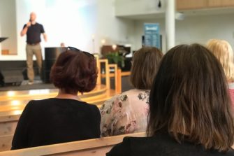Helluntaiseurakunnat: pastoripula kiristynyt