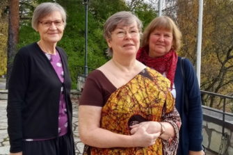 Anna-Liisa Kirves-Miettinen (vas.), Seija Niemi ja Ritva Mieskolainen.