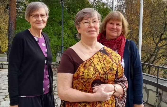 Anna-Liisa Kirves-Miettinen (vas.), Seija Niemi ja Ritva Mieskolainen.