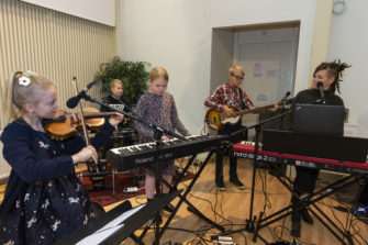 Työnkuvat helluntaiseurakunnissa kehittyvät – resurssipastori palvelee erityisosaamisella