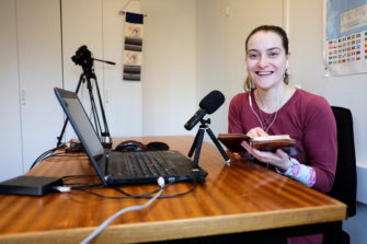 Raamattupodin suosio yllätti – päivittäisellä podcastilla 130 000 kuuntelua
