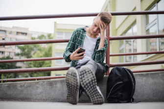 MLL:n lasten ja nuorten puhelin ja chat ovat auki tavallista pidempään lapsen oikeuksien päivänä