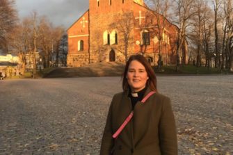 Mari Leppänen vihitään piispaksi poikkeuksellisin järjestelyin − ministeri äänessä suljettujen ovien takana