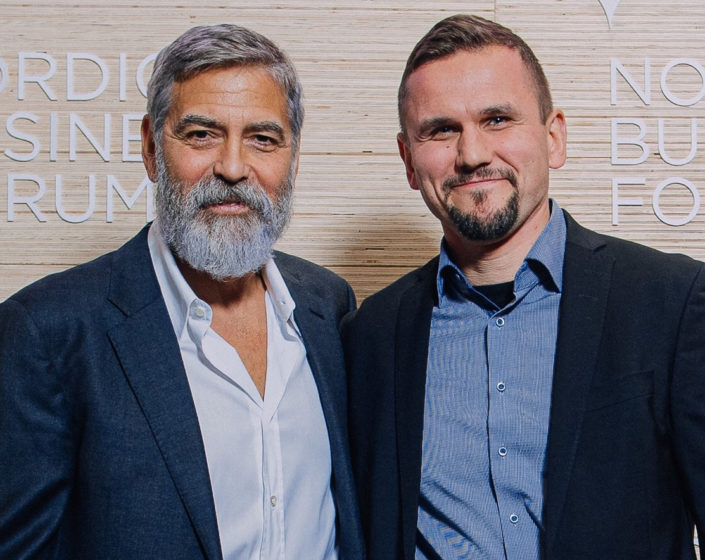 Kuva: George Clooney ja Timo Metsola Nordic Business Forumissa vuonna 2019.