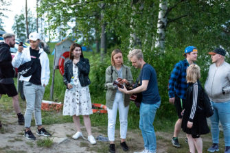 Järjestäjä: Juhannuskonferenssiin otetaan etukäteen ilmoittautunutta yleisöä sen verran kun tilanne sallii