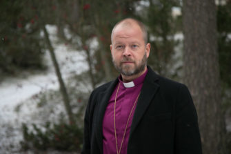 Piispa Teemu Laajasalo ehdottaa suruliputusta koko Suomeen pitkäperjantaiksi