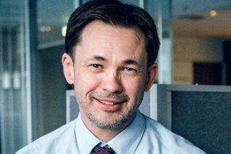 Kirkon kulttuuripalkinto dokumenttielokuvien tekijä John Websterille