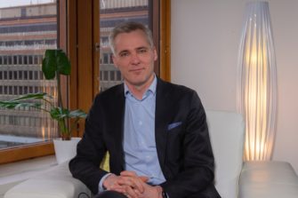 Rkp:n Anders Adlercreutz: ”Demokratian ja diktatuurin ero on siinä, miten suhtaudutaan perusoikeuksiin”