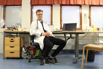 Kristitty lääkäri Miikka Nummenpää ottaa rohkeasti kantaa eettisiin kysymyksiin