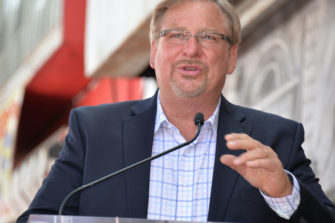 Pastori ja bestseller-kirjailija Rick Warren eläkkeelle