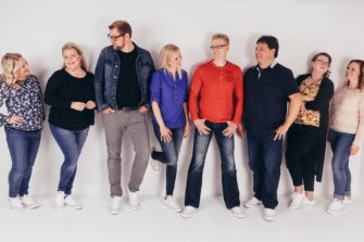 Lauluyhtye Valkea valmistautuu ensimmäiseen tv-esiintymiseensä