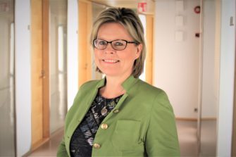 Sari Tanus Ehjänä syntynyt -kansalaisaloitteesta: Sisäistä eheytymistä elämän eri osa-alueilla tulisi kannustaa, ei kieltää
