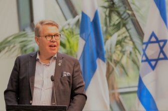 Miksi Israelista pitää puhua?