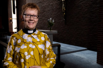 Helsingin suurimman seurakunnan kirkkoherraksi valittiin Elina Perttilä
