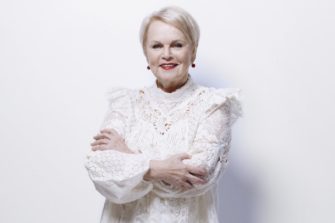 Jouluradion Hoosianna-virren tulkitsee tänä vuonna Katri Helena
